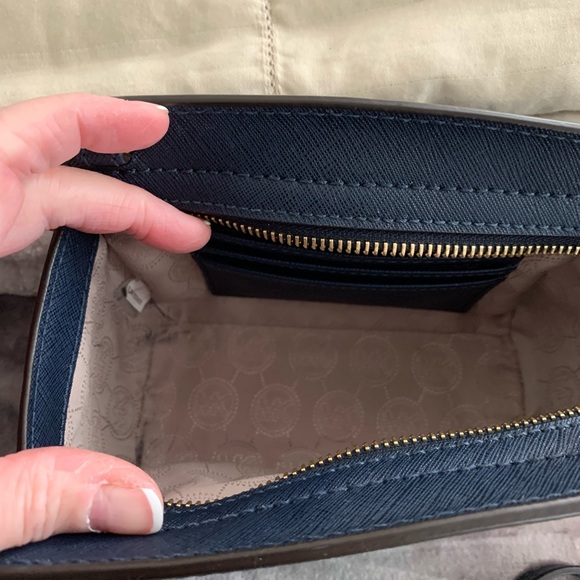 π₯SALEπ₯ MICHAEL KORS NAVY BLUE MINI CROSSBODY BAG π₯SALEπ₯ - Picture 5 of 5